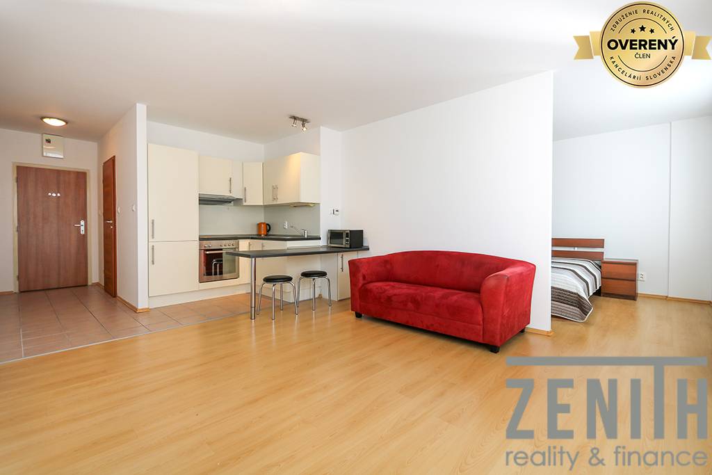 obývacia izba s kuchyňou