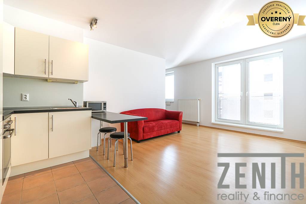 obývacia izba s kuchyňou