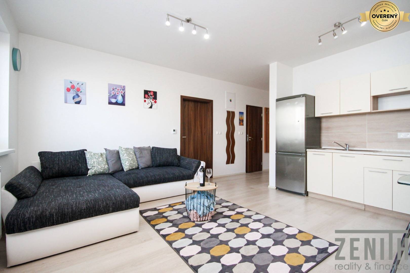 obývačka s kuchyňou