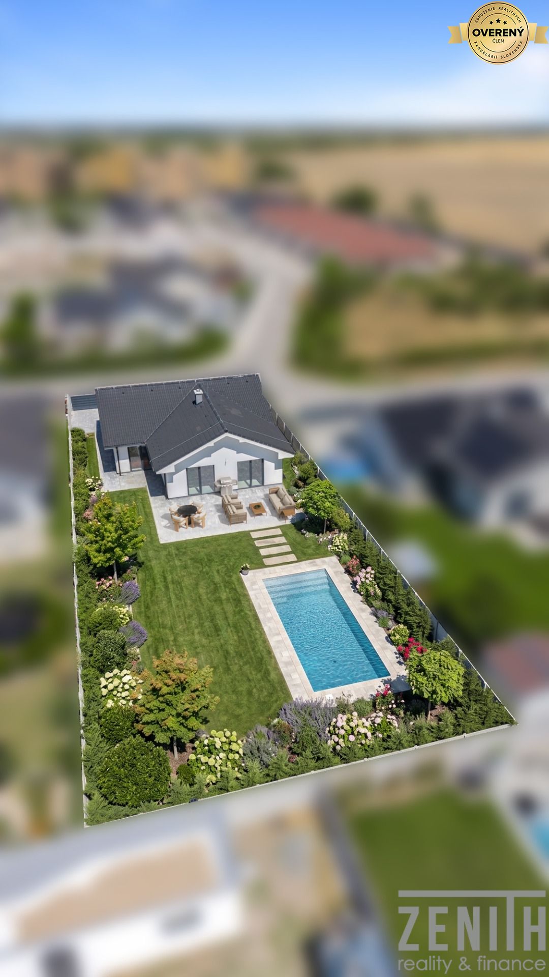 Yard-with-pool.jpg